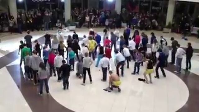 Танцы в торговом центре. Минск 2012 смотреть онлайн