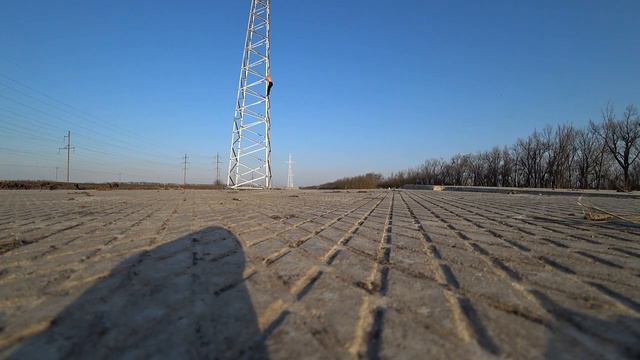Серж Дур-Дачник. День 12 марта 2020 год. В полях. У новой опоры ЛЭП. смотреть онлайн