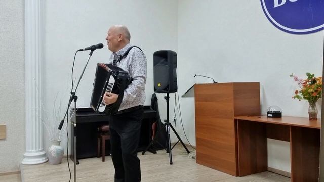 Песня с залом / Старый клен смотреть онлайн