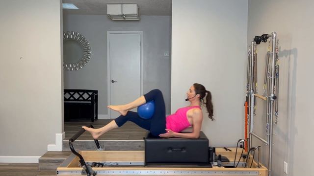 Superset Challenge - Abs - Reformer Workout #98 (Mini-Ball, Pilates Box) смотреть онлайн