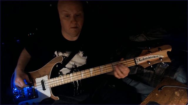 Paul McCartney - Silly Love Songs bass cover смотреть онлайн