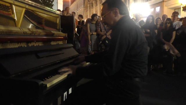 Даниил Крамер @ Столешников переулок, Фестиваль уличных пианино, 26.09.2015 (4) смотреть онлайн