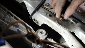 СВАРКОЙ ОТКРУЧИВАЕМ ЗАКИСШИЙ И ОТЛОМАННЫЙ БОЛТ ЗА 2 МИНУТЫ