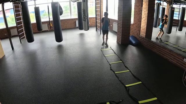 Бокс. Элефант. Дети. Сплит-тренировка. Упражнение 1. тренер Березкин. смотреть онлайн