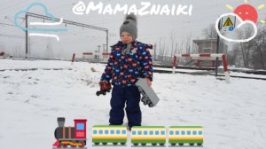 Электрички видео  ЖД переезд, поезда, шлагбаум, зима дети видео