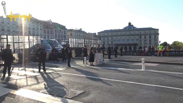 G7 à Biarritz vue par Christophe Arotcarena Journaliste à Radio Iroulegui Irratia смотреть онлайн