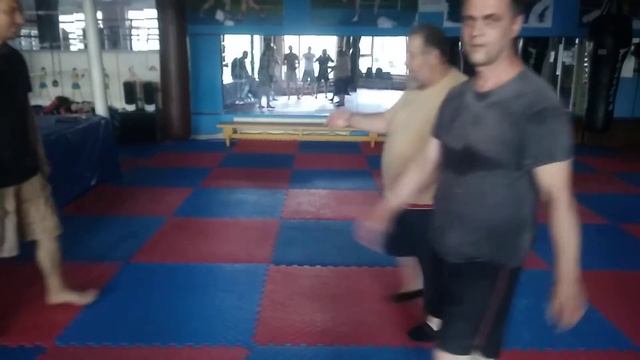 625 блок одной рукой от двойки с воздействием локтя на голову и опрокидыванием смотреть онлайн