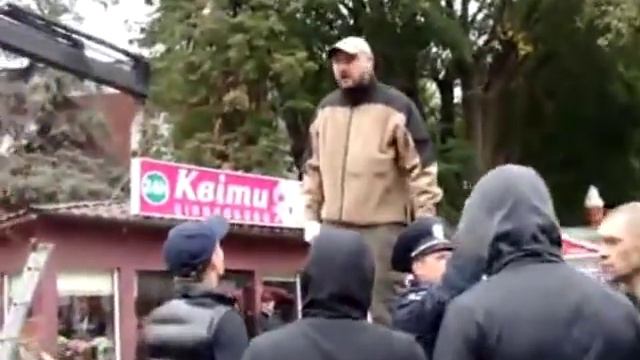 АКТИВИСТЫ МОДНОГО ПРИГОВОРА И НАЖДАКА БЬЮТ БАНДИТОВ КРЫШЕВАЛЬЩИКОВ смотреть онлайн