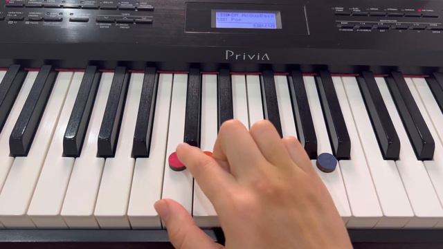 Песенка «Маленькой ёлочке». Как играть? смотреть онлайн