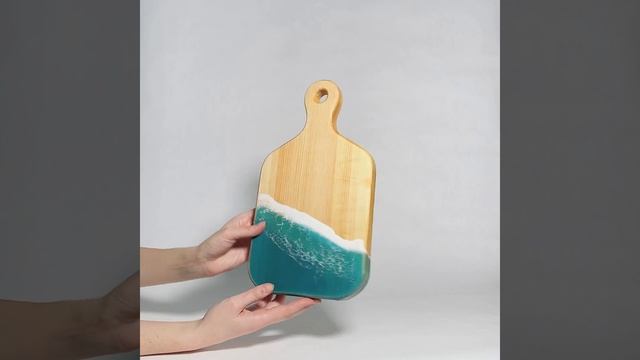 Доска разделочная из древесины кедра с эпоксидной смолой. RD65 смотреть онлайн