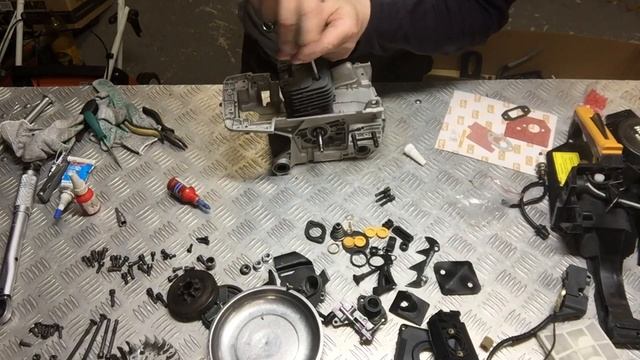 Бензопила Huter BS45, ремонт после приготовления топливной смеси "на глазок". смотреть онлайн