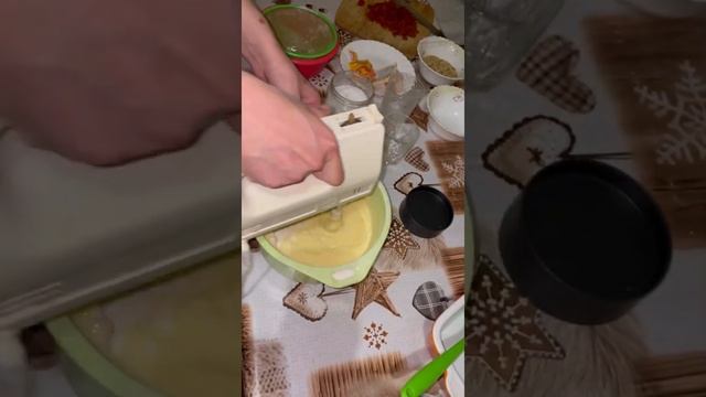 Нежный, воздушный пирог с орехами и курагой???#пироги #вкуснаяеда #готовимдома #готовимвкусно смотреть онлайн
