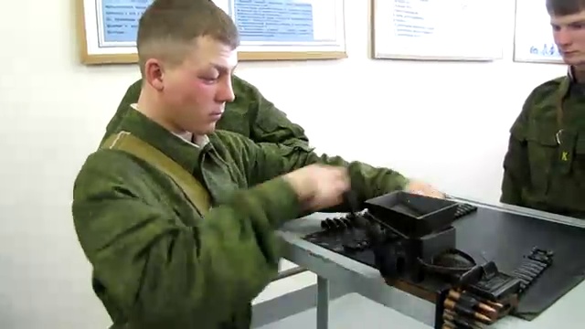 Заряжение пулеметной ленты смотреть онлайн