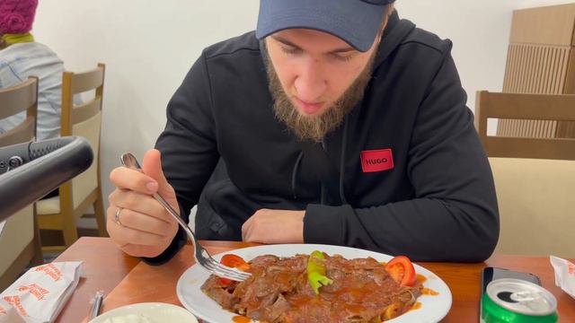 ГУЛЯЕМ ПО СТАМБУЛУ! 🕌 САМАЯ ДОРОГАЯ ШАУРМА, БОСФОР, СВЯТАЯ СОФИЯ. смотреть онлайн