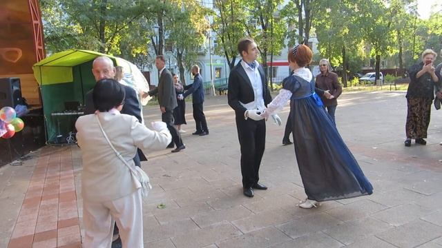 Па де Труа. Бал Гусарская баллада в сквере района Кунцево 14.09.19. смотреть онлайн