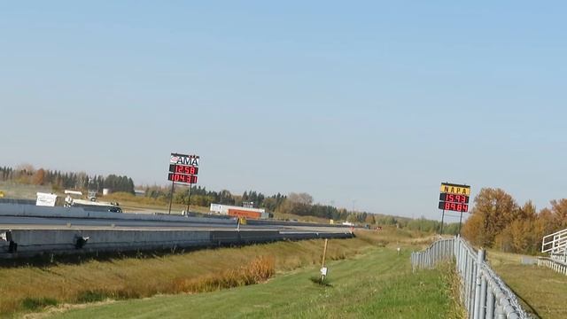 Chevy Equinox vs GMC Sierra 1500 and Honda Civic 7th gen 1/4 mile drag racing смотреть онлайн