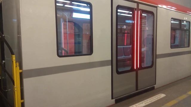 Поезд «Балтиец» на станции Петербургского метрополитена «Технологический институт» (25.01.23) смотреть онлайн