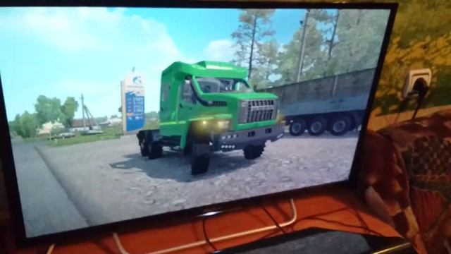 Через HDMI кабель подключил ноутбук к телевизору смотреть онлайн