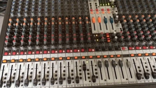 VENDIDO - Mesa 24 Canais Behringer XL 2400 смотреть онлайн
