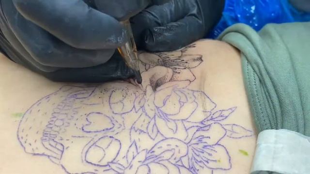 a FLORAL SKULL dotwork tattoo time-lapse смотреть онлайн