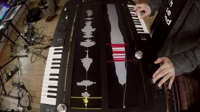 Басовая партия Песни “I Feel Love” На TB-303 смотреть онлайн