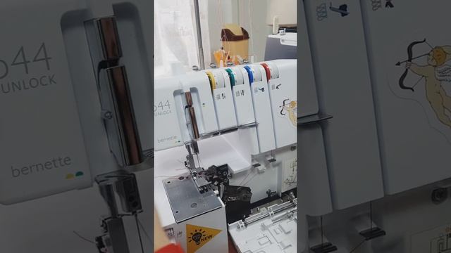 как быстро заправить оверлок смотреть онлайн