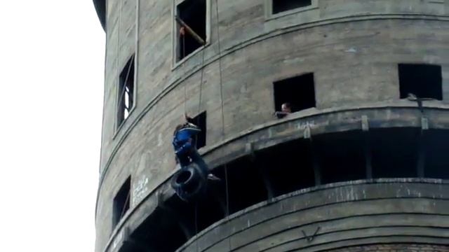 Подняли на 50 метровую высоту. Экстрим!!! смотреть онлайн