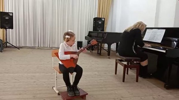 Козел на балалайке