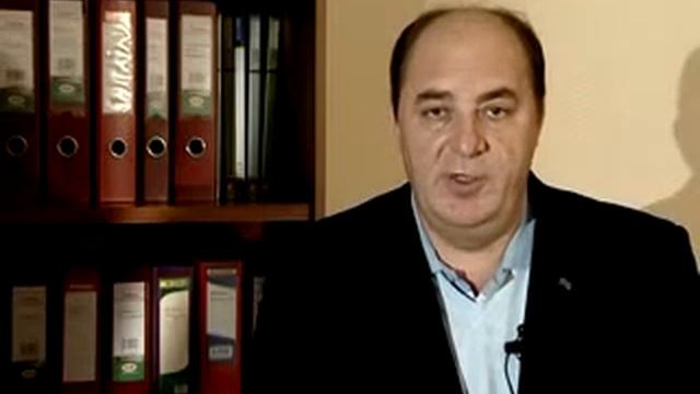 Милиционер хочет изъять мобильный телефон смотреть онлайн