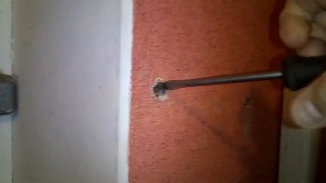 Как вкрутить саморез в трухлявую дырку смотреть онлайн