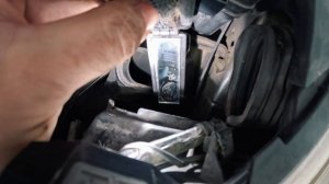 Замена лампочек ближнего света Н1 на Honda Cr-V  ( 3 )