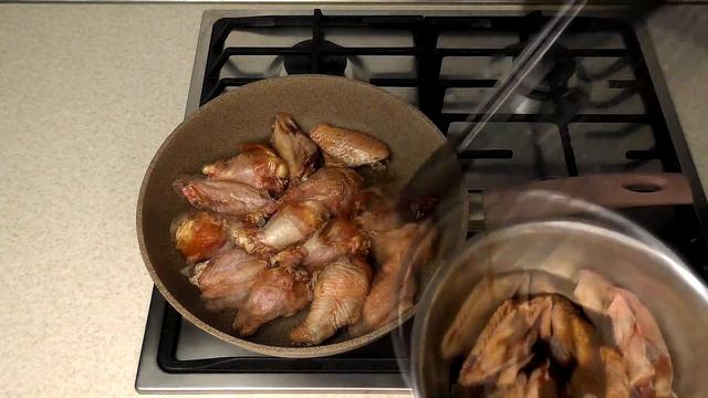 ? Куриные крылышки маринованные в соевым соусе, жареные в Коле! Очень просто - невероятно вкусно! ? смотреть онлайн