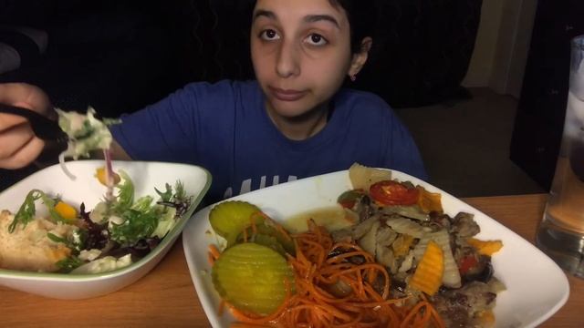 НЕ АСМР МУКБАНГ / Рагу и Салат / Кого из Мукбангеров смотрю я?