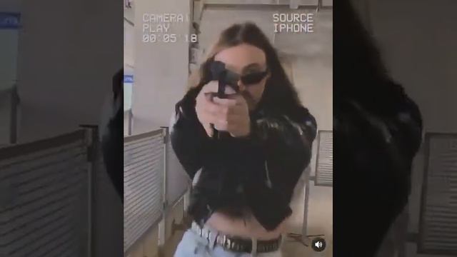 Папин пистолет в кармане шуба плащ и сапоги?? смотреть онлайн