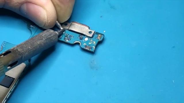 Samsung A520 не включается не заряжается. смотреть онлайн