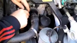 Чени лотай замена термостата на Мерседес С180 в 202 кузове 1996года...