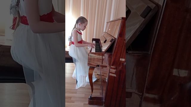 Ларионова Маргарита, 9 лет, произведение "Утро в лесу" смотреть онлайн