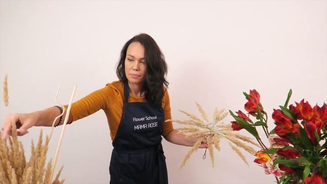 ОСЕННИЙ БУКЕТ НА КАРКАСЕ | ФЛОРИСТИКА смотреть онлайн