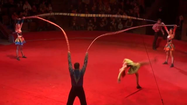 Circus. Acrobats rope. Цирк. Смотреть Акробаты на скакалках. смотреть онлайн