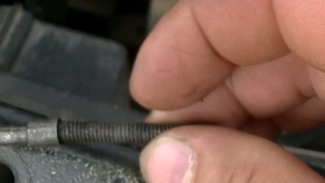 Мерседес ВИТО высверлить болт крепления форсунки. смотреть онлайн