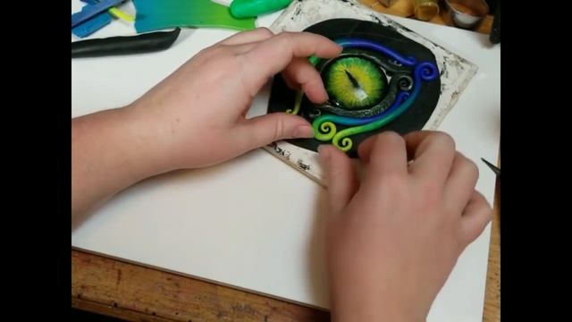 Sculpting a Green Dragon Eye смотреть онлайн