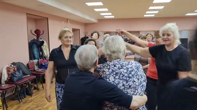 Танец "Обнимашки" смотреть онлайн