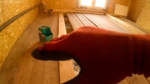 деревянный пол из не строганной доски