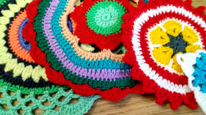 Что связать крючком? Круглые Салфетки и Квадратный Мотив крючком