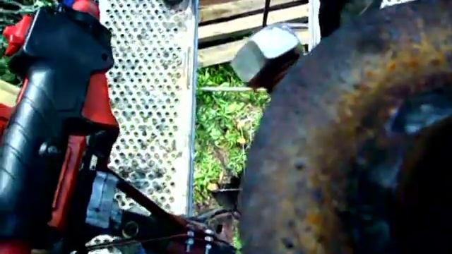 Закручиваем винтовые сваи мотобуром смотреть онлайн