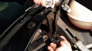 Замена ламп ближнего света VW Тигуан (дорестайл)