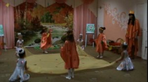 Осенний танец с полотном