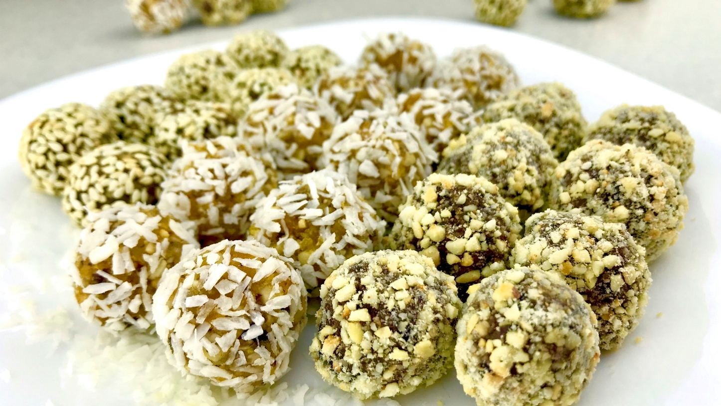 Полезные сладости . 3 рецепта конфет из сухофруктов . Правильное питание .mp4 смотреть онлайн