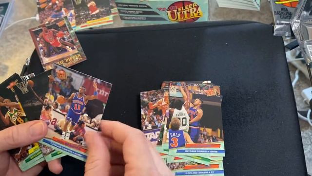 1992-93 Fleer Ultra Series 1 box opening! 2/3 Jordan? Mourning rookie? смотреть онлайн