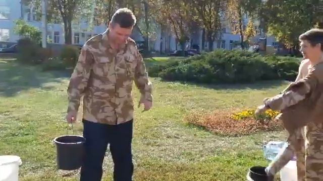 Неймовірний Ice Bucket Challenge від Самооборони смотреть онлайн
